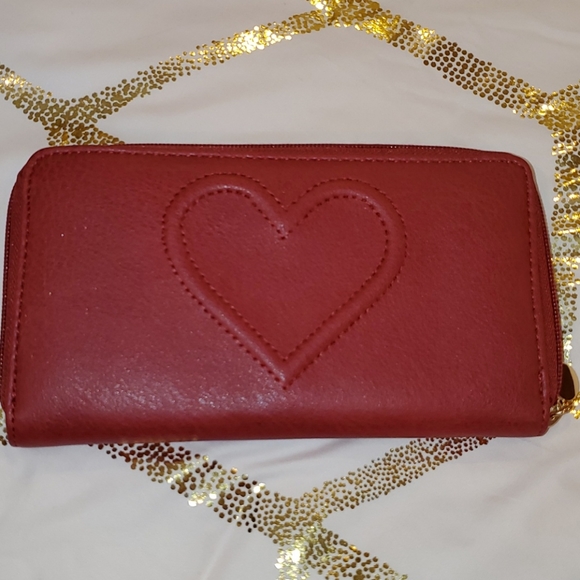 Red Heart Wallet - Picture 1 of 3